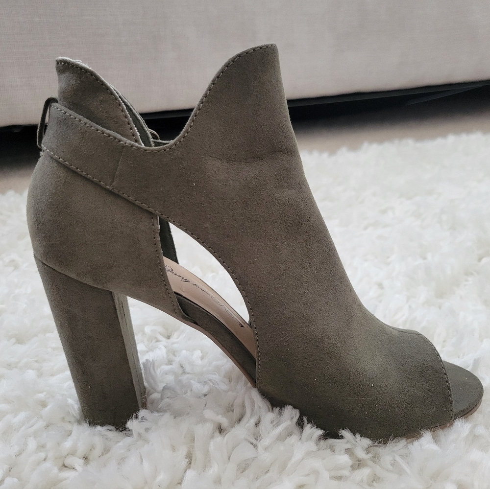 Suede Olive Green Jenny Loves Kenny Block Heel Open Toe Sandals